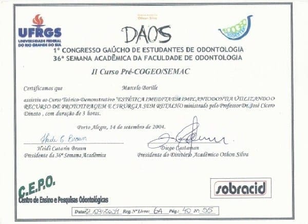 Certificado do 1º Congresso Gaúcho de Estudantes de Odontologia e 36ª Semana Acadêmica da Faculdade de Odontologia da UFRGS em nome de Marcelo Borille pela participação no curso teórico-demonstrativo “Estética imediata em implantodontia utilizando recursos de prototipagem e cirurgia sem retalho”, realizado em 14 de setembro de 2004, em Porto Alegre, carga horária de 3 horas.