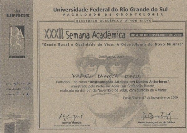 Certificado da XXXII Semana Acadêmica de Odontologia da UFRGS em nome de Marcelo Barboza Borille pela participação no curso “Restaurações Atípicas em Dentes Anteriores”, realizado em 7 de novembro de 2000, em Porto Alegre, com duração de 4 horas.