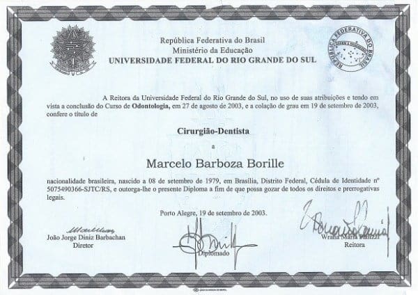 Diploma da Universidade Federal do Rio Grande do Sul em nome de Marcelo Barboza Borille, conferindo o título de Cirurgião-Dentista após conclusão do curso de Odontologia em 2003, Porto Alegre.